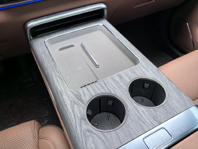 搭舱内激光雷达 试驾旗舰大六座SUV华境S