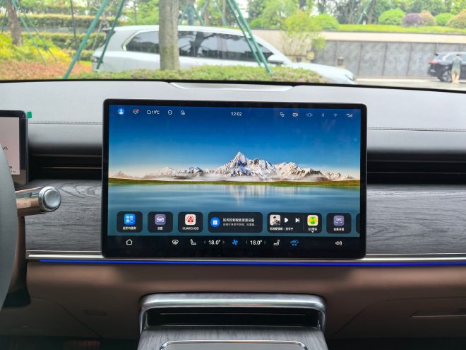 搭舱内激光雷达 试驾旗舰大六座SUV华境S