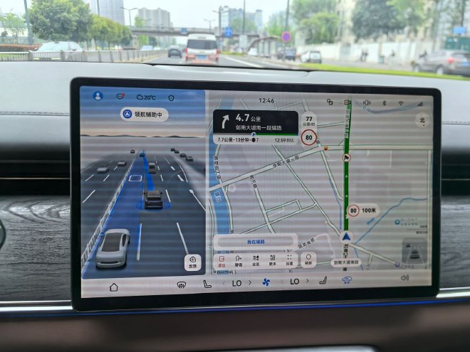 搭舱内激光雷达 试驾旗舰大六座SUV华境S