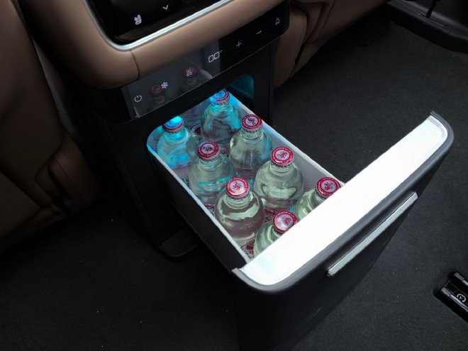 搭舱内激光雷达 试驾旗舰大六座SUV华境S