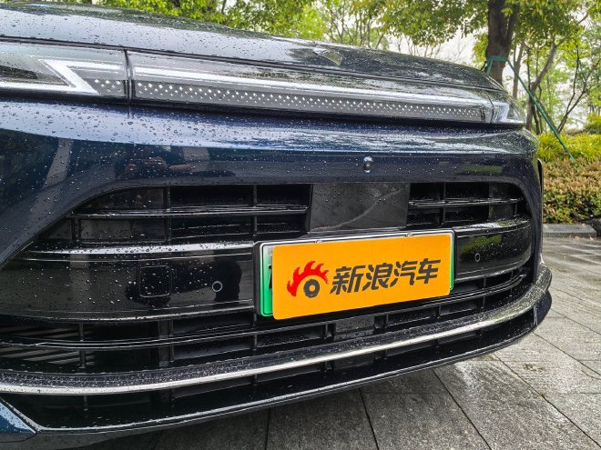 搭舱内激光雷达 试驾旗舰大六座SUV华境S