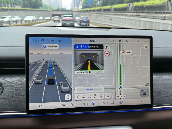 搭舱内激光雷达 试驾旗舰大六座SUV华境S