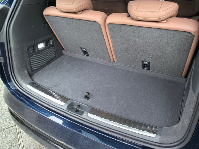 搭舱内激光雷达 试驾旗舰大六座SUV华境S