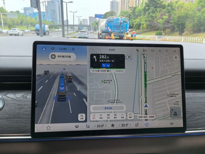 搭舱内激光雷达 试驾旗舰大六座SUV华境S