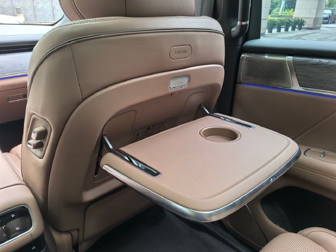 搭舱内激光雷达 试驾旗舰大六座SUV华境S