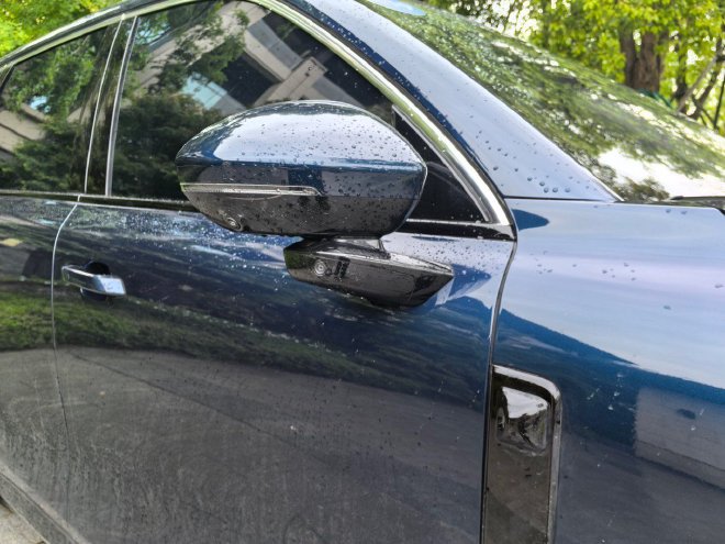 搭舱内激光雷达 试驾旗舰大六座SUV华境S