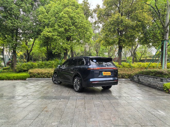 搭舱内激光雷达 试驾旗舰大六座SUV华境S