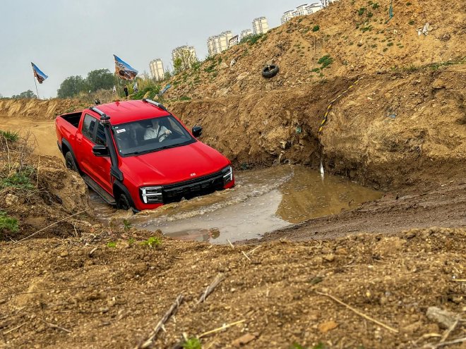 全球智能越野皮卡 出厂即战力 试驾奇瑞威麟R08 PRO