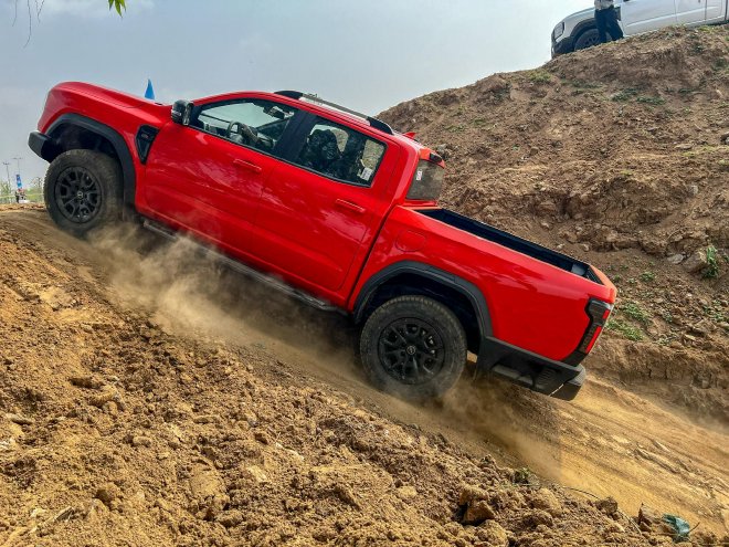 全球智能越野皮卡 出厂即战力 试驾奇瑞威麟R08 PRO