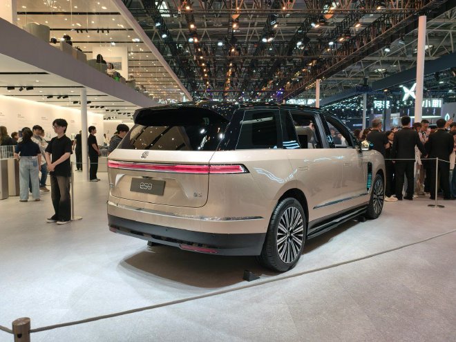 2026北京车展：蔚来ES9亮相/ES8玄金特别版上市
