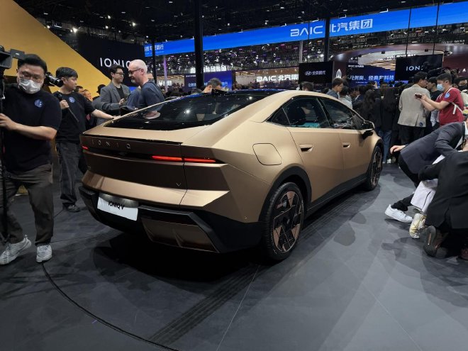 2026北京车展：北京现代艾尼氪首款量产车亮相