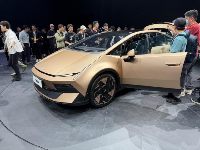 2026北京车展：北京现代艾尼氪首款量产车亮相