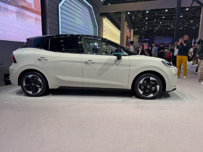 2026北京车展：2026款MG4上市 限时补贴售价6.58万起