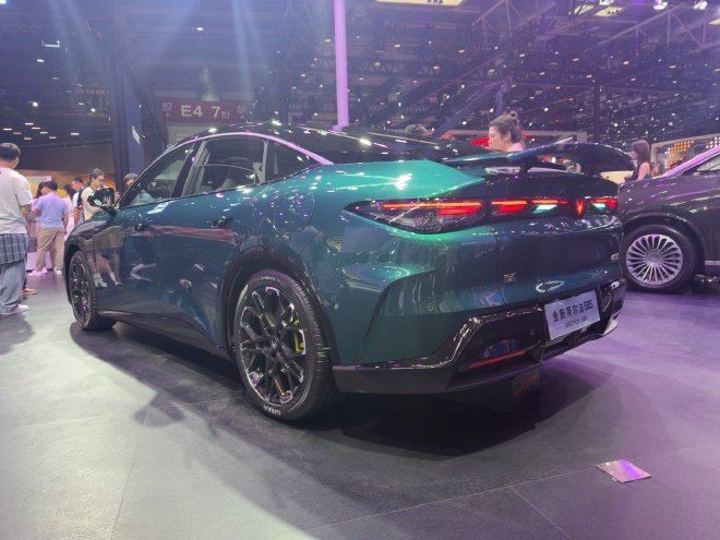 2026北京车展：北汽极狐全新阿尔法S5亮相