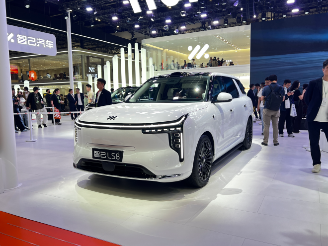 2026北京车展：上汽智己LS8亮相车展
