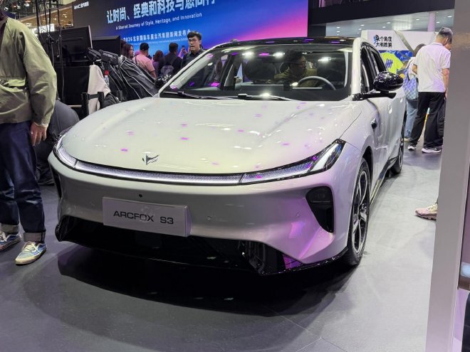 2026北京车展：极狐S3开启预售6.48万起