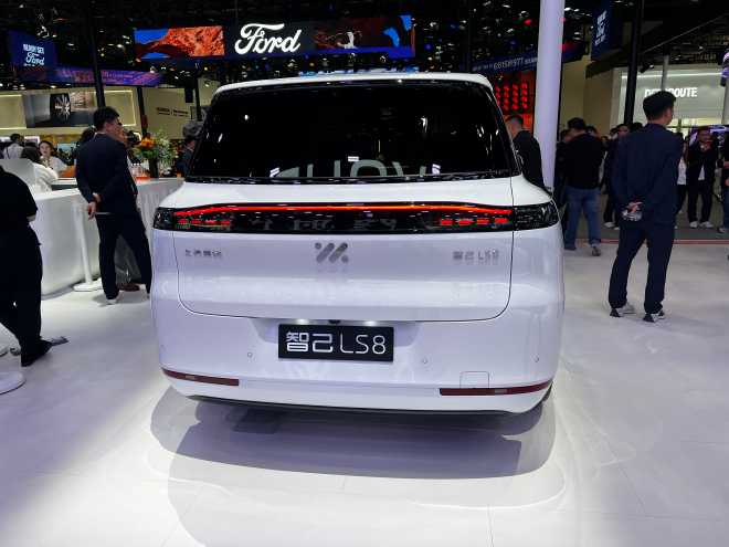 2026北京车展：上汽智己LS8亮相车展