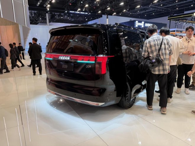 2026北京车展：焕新极氪009开启预售