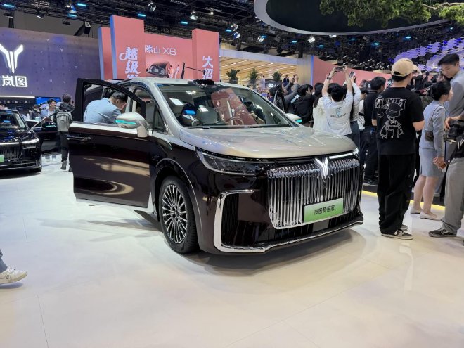 2026北京车展：岚图携泰山X8等车型亮相