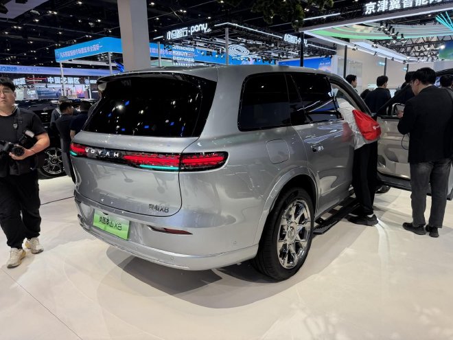 2026北京车展：岚图携泰山X8等车型亮相