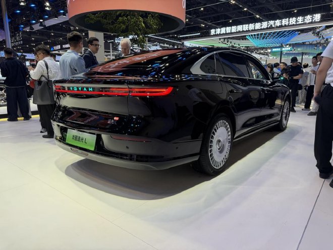 2026北京车展：岚图携泰山X8等车型亮相