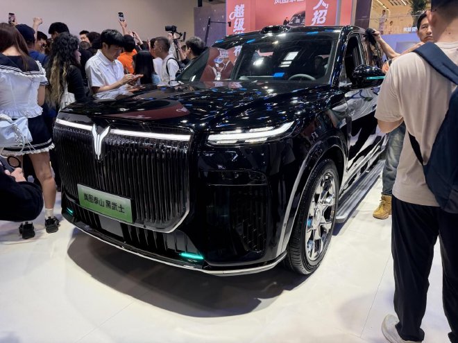 2026北京车展：岚图携泰山X8等车型亮相