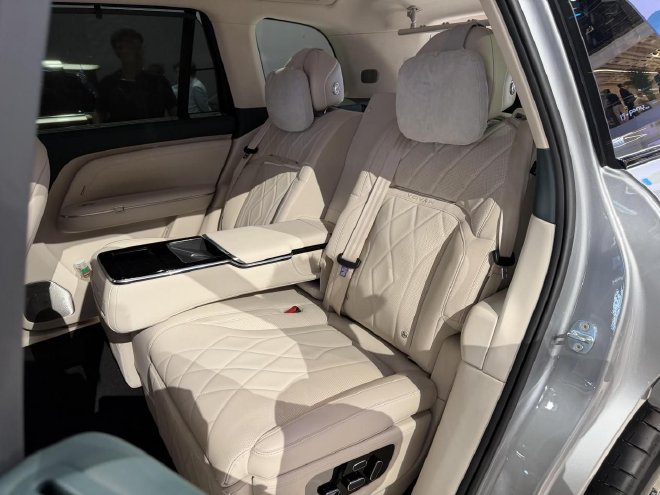 2026北京车展：岚图携泰山X8等车型亮相