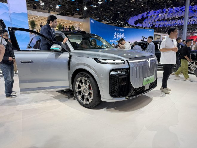 2026北京车展：岚图携泰山X8等车型亮相