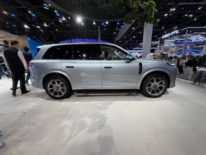 2026北京车展：岚图携泰山X8等车型亮相