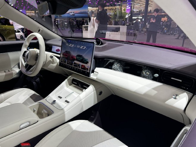 五界同台亮 焕新登场 鸿蒙智行王牌阵容亮相北京车展