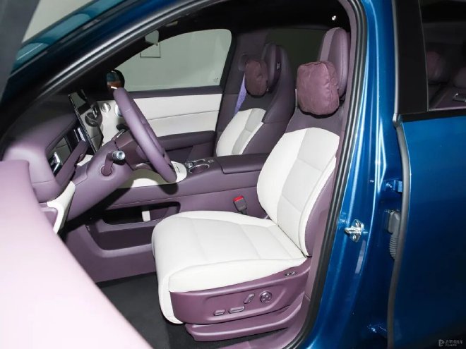 五界同台亮 焕新登场 鸿蒙智行王牌阵容亮相北京车展