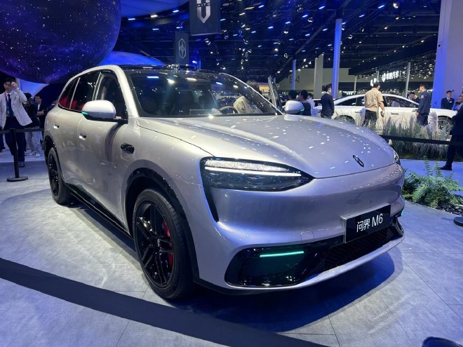 五界同台亮 焕新登场 鸿蒙智行王牌阵容亮相北京车展