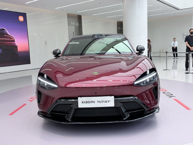 小米YU7家族重磅进化 标准版23.35万 GT38.99万起
