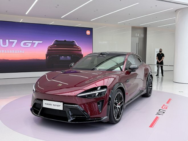 小米YU7家族重磅进化 标准版23.35万 GT38.99万起