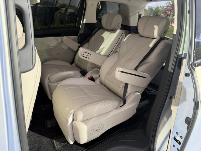 广汽传祺向往E8 PHEV/M8 PHEV L正式上市 定价16.84万元起