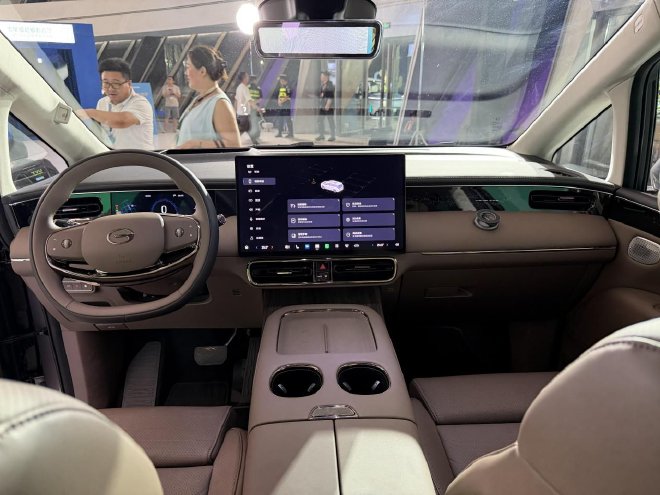 广汽传祺向往E8 PHEV/M8 PHEV L正式上市 定价16.84万元起
