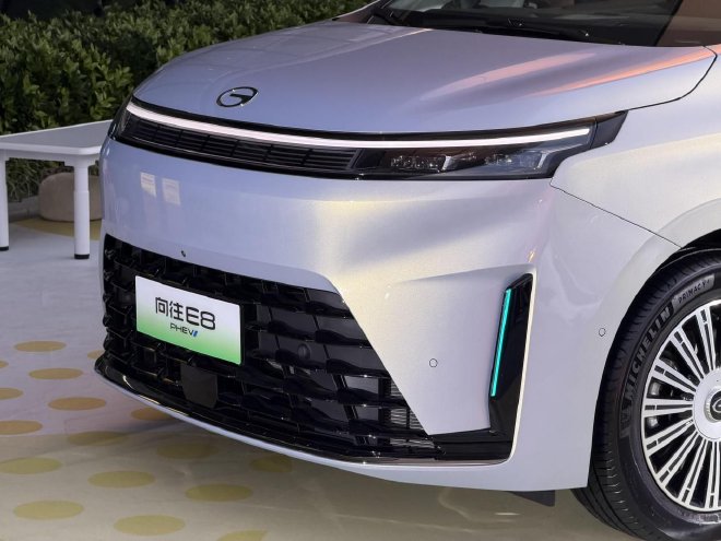 广汽传祺向往E8 PHEV/M8 PHEV L正式上市 定价16.84万元起