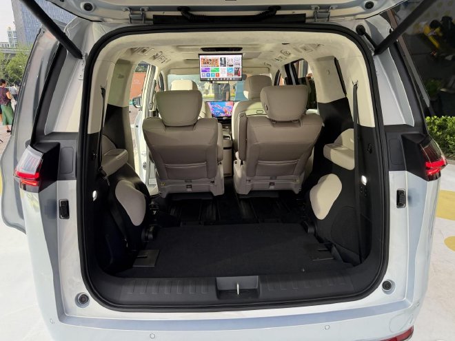 广汽传祺向往E8 PHEV/M8 PHEV L正式上市 定价16.84万元起