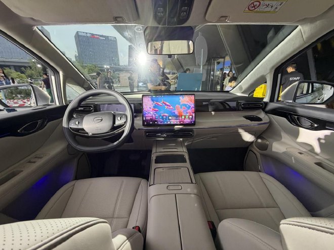 广汽传祺向往E8 PHEV/M8 PHEV L正式上市 定价16.84万元起