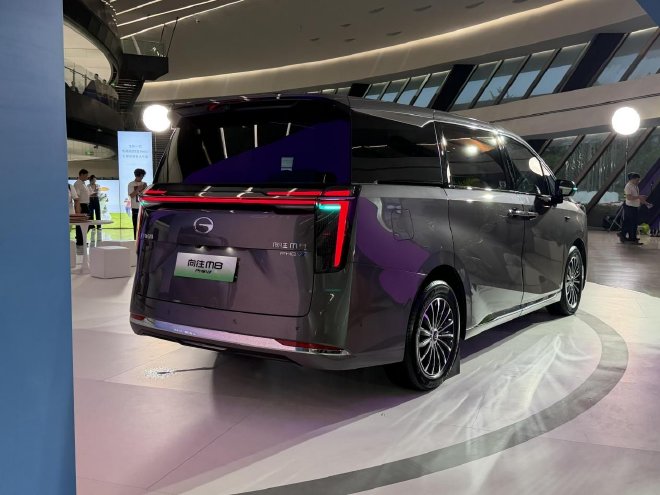 广汽传祺向往E8 PHEV/M8 PHEV L正式上市 定价16.84万元起