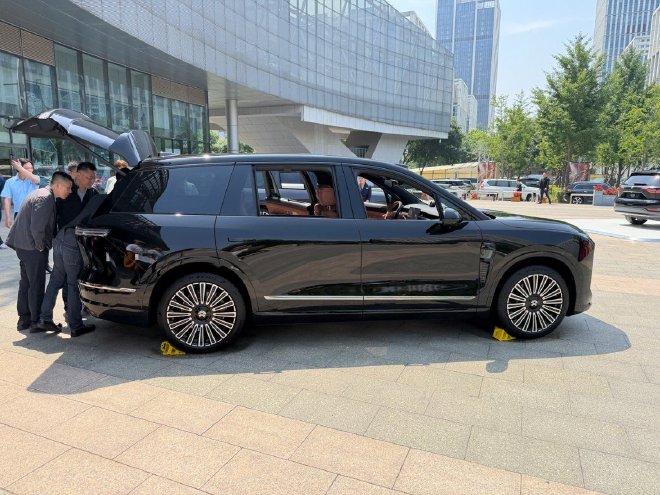 蔚来ES8 0001号入藏北京汽车博物馆