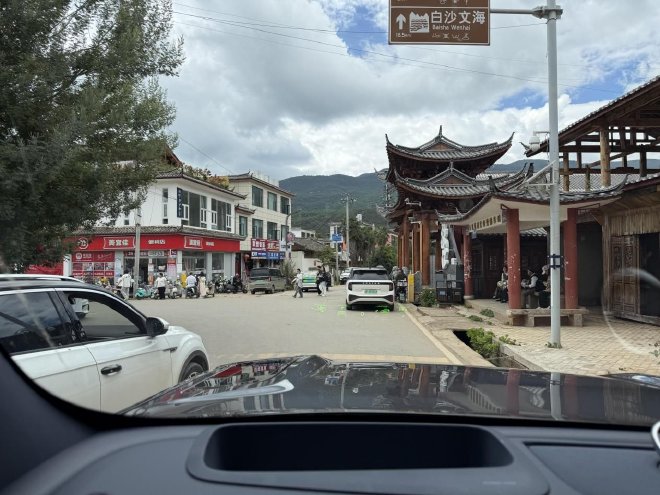 兼顾舒适豪华与越野性能 猛士X700试驾体验