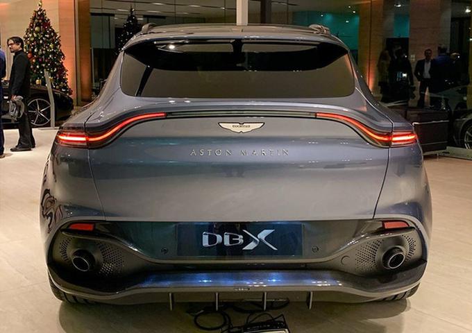 阿斯顿·马丁DBX进店实拍 搭4.0T引擎造型更精致