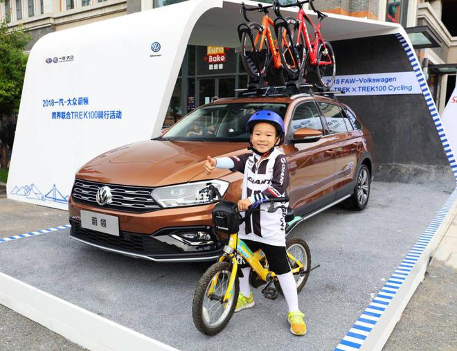 不同年龄骑行爱好者齐聚TREK100大连站