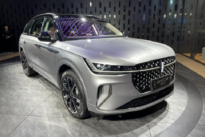 2023成都车展:林肯航海家混动版正式上市-新浪汽车