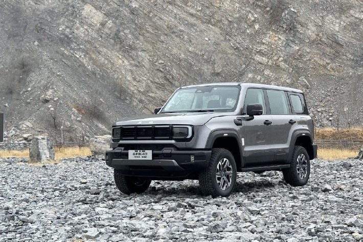 实拍全新BJ40刀锋英雄版