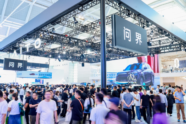 2025天津车展：问界全系车型亮相天津车展