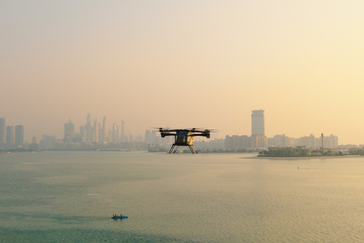 中国飞行汽车阿联酋公开首飞，斩获600台海外最大订单