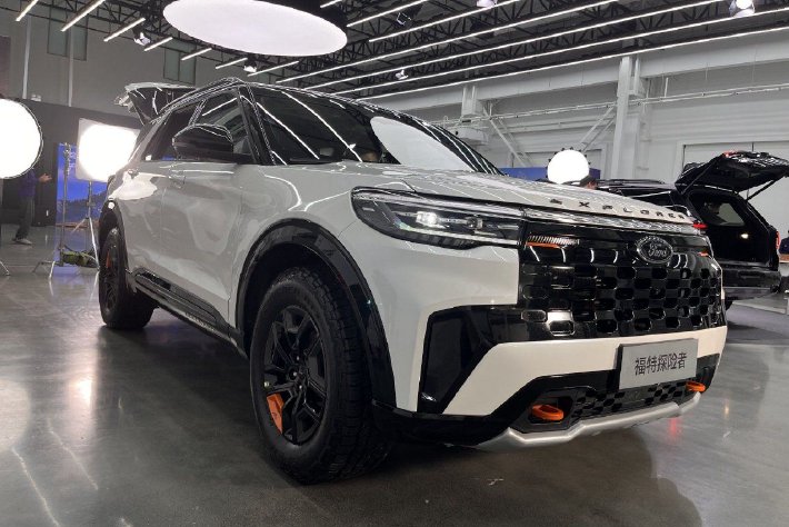 硬核之上，布局再拓！全新福特探险者昆仑穿越版新车亮相