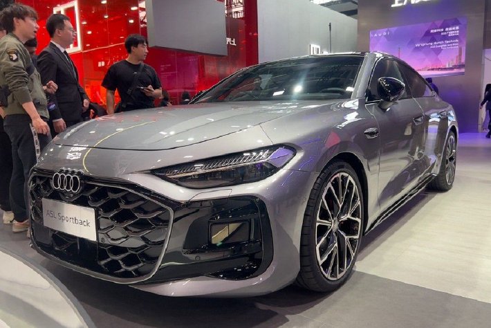 2025广州车展：上汽奥迪A5L Sportback全新动力总成在华首发